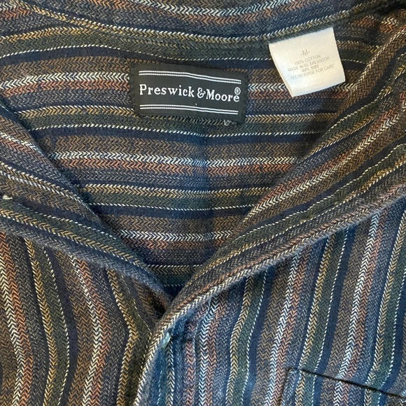 Here is a Preswick & Moore button up perfect for the upcoming fall season. - Picture 3 of 4